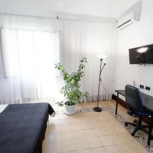 Casa Di Alessandro E Oksana , Aeroporto di Catania Fontana Rossa Italia